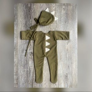 Newborn picture dinosaur outfit